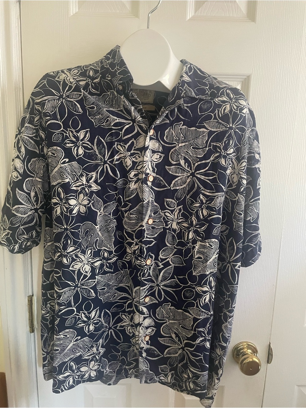 Men's %100 Silk  Navy Blue Short-Sleeve Floral Button-Down Shirt (Large)